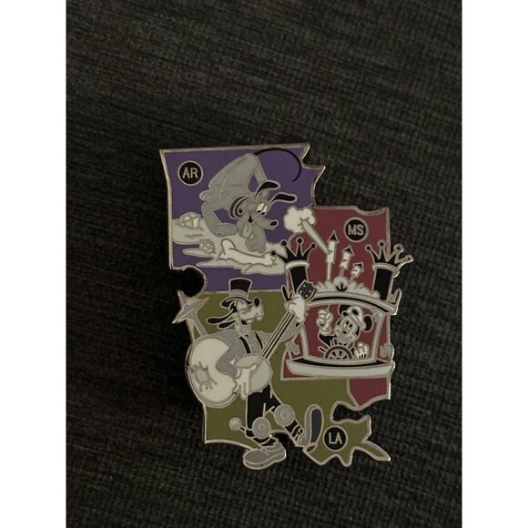 Disney American Adventure LE 200 CHASER PIN - Mickey Pluto Goofy Arkansas/MS/LA - Picture 3 of 4